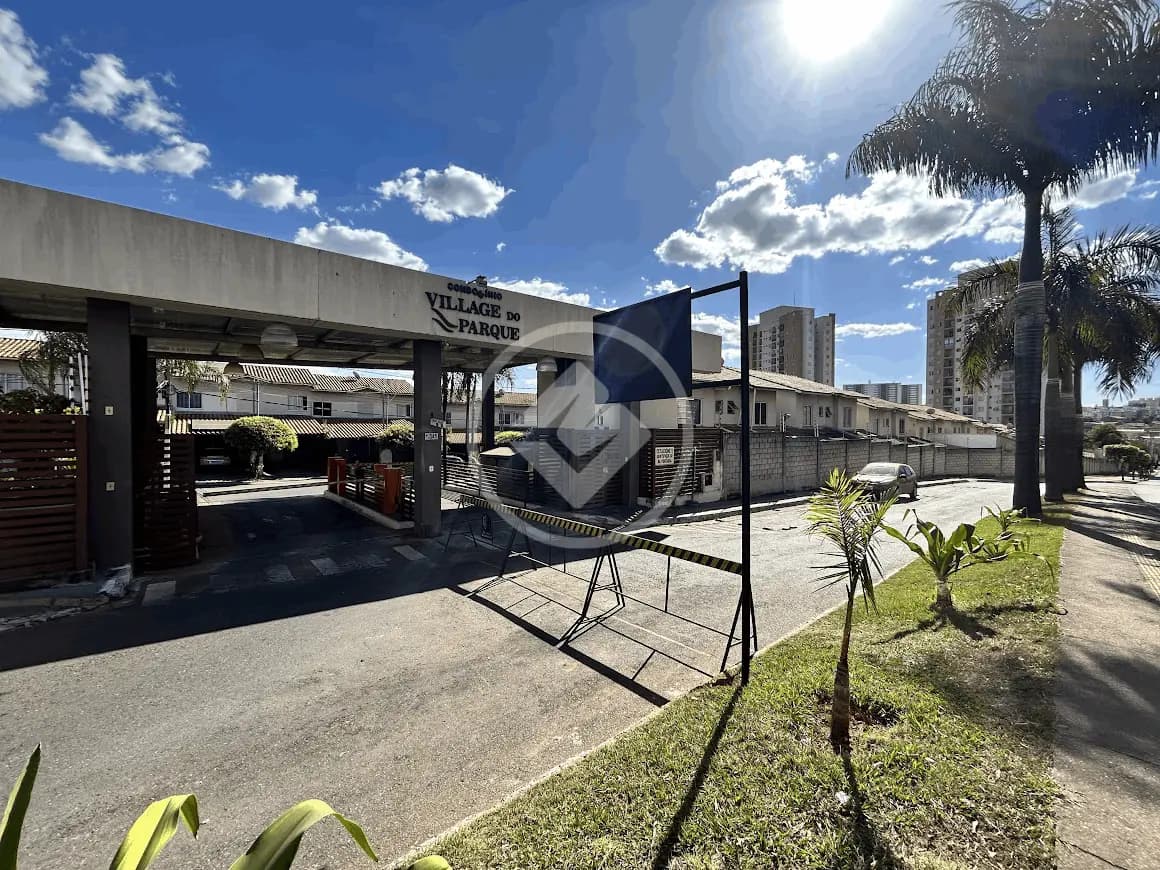Sobrado em condomínio de 3 quartos no Vila São Luiz, Goiânia — foto 1 de 29