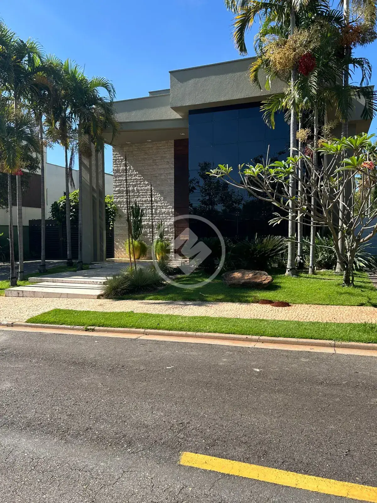 Sobrado em condomínio de 5 quartos no Jardim Alphaville, Goiânia — foto 1 de 25